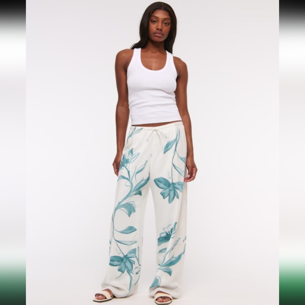 Abercrombie‎ Drapey Floral Pants Small